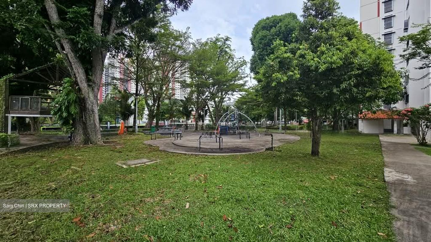 Mayflower Gardens (D20), Terrace #563674791